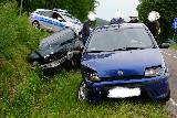 Zderzenie fiata z bmw na skrzyżowaniu w Woli Cieklińskiej (Sieniawa)