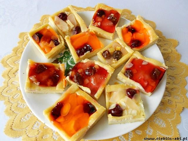 Mazurek z owocami – nie tylko na święta
